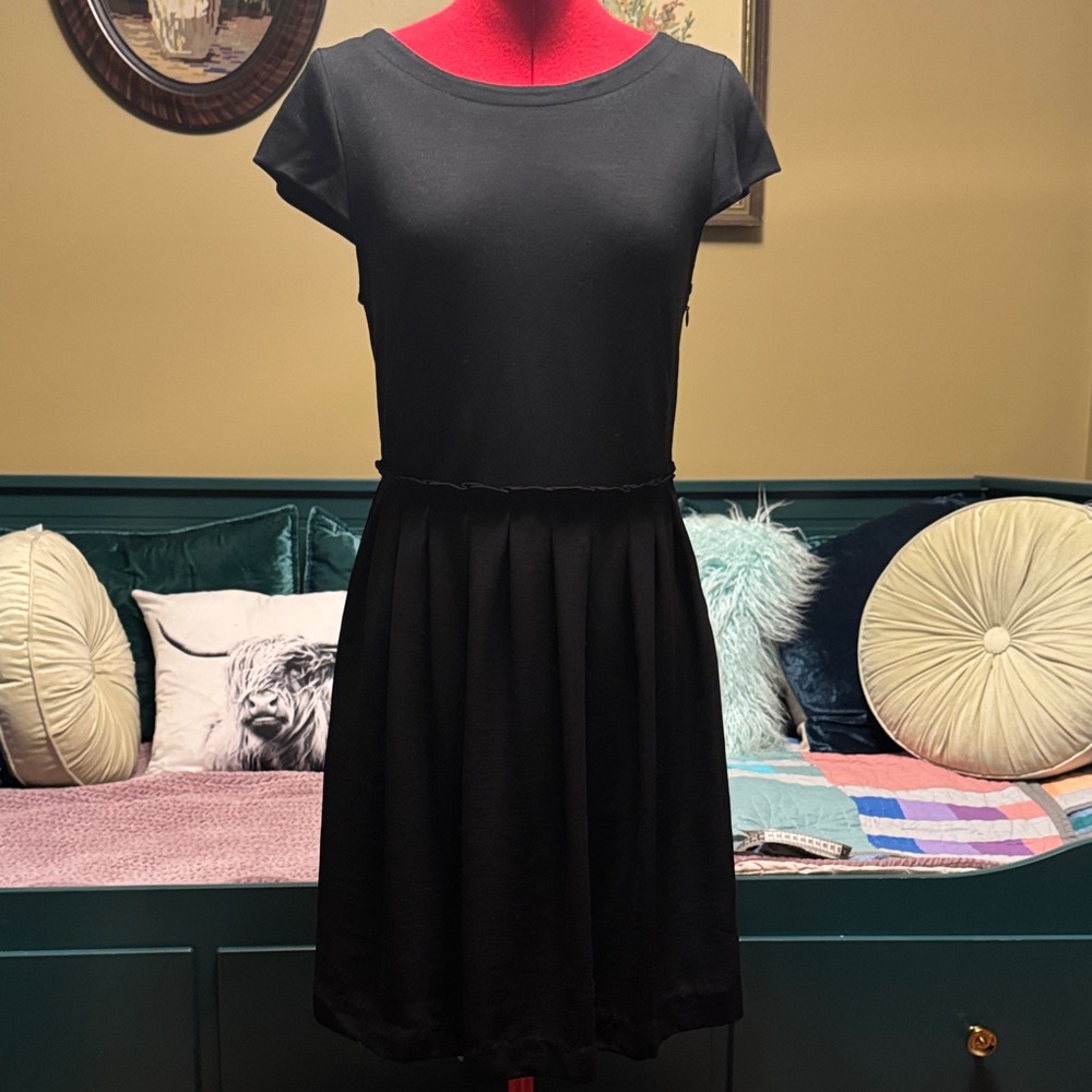 Gap casual black cotton t-shirt fabric dress with pleated chiffon type skirt